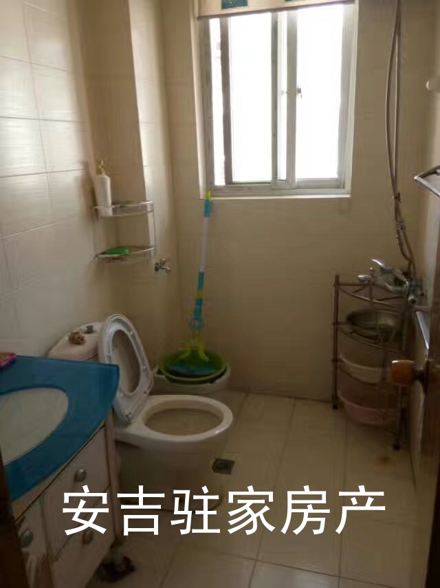 安吉中醫(yī)院對(duì)面香樟苑精裝兩室