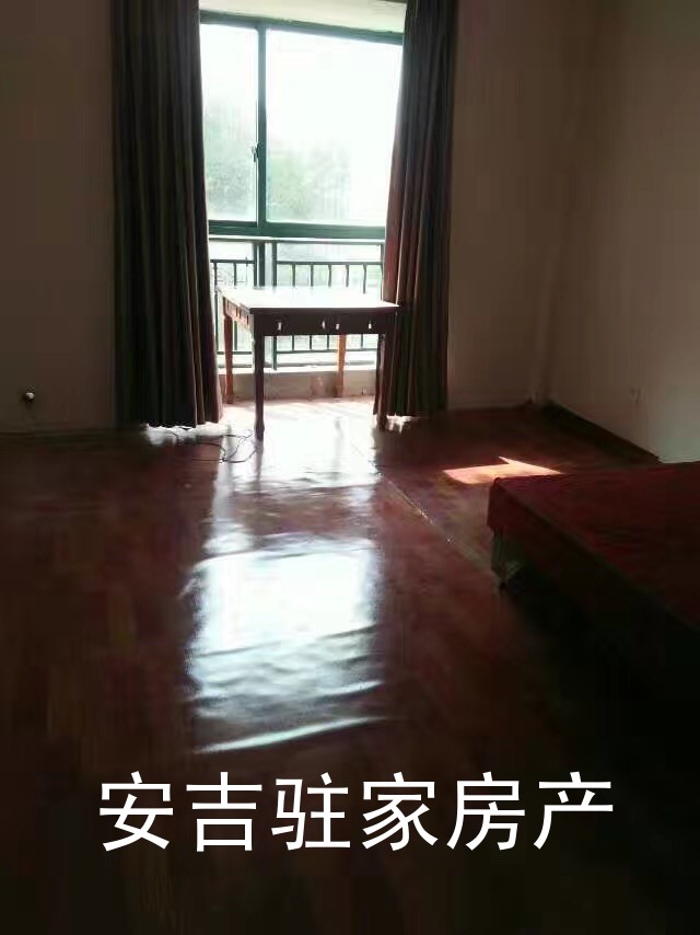 安吉大潤(rùn)發(fā)超市附近寧馨花園簡(jiǎn)裝好房