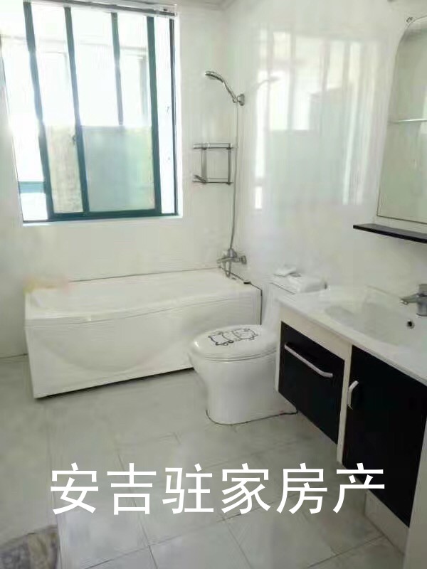 安吉大潤(rùn)發(fā)超市對(duì)面寧馨花園小區(qū)房出租