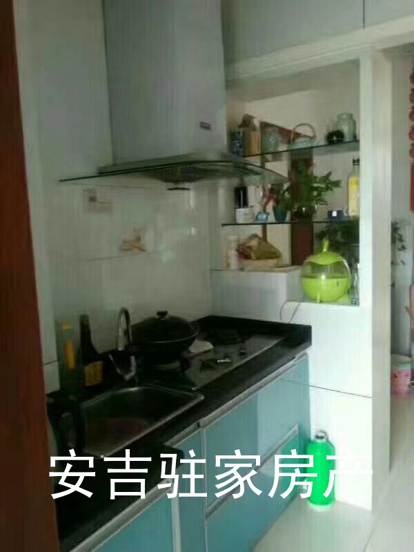 市區(qū)中心單身公寓帶超大露臺 人民路五樓
