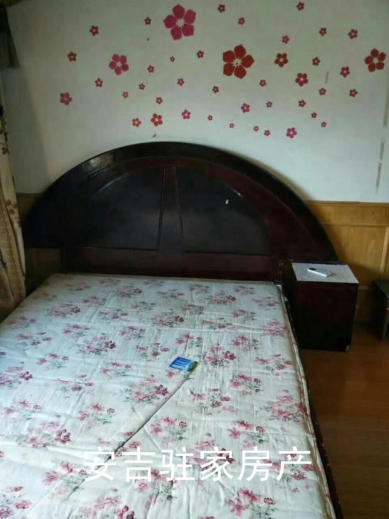 想要租市中心的兩室的看過來 1000只要1000 就能用住上兩室了