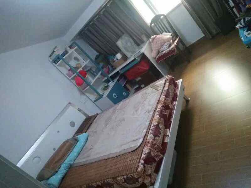 出售步行街5樓走樓梯精裝好房