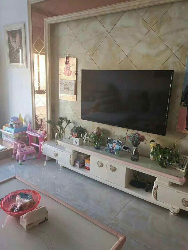 出售學區(qū)房鳳棲花園精裝二手房