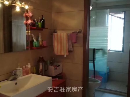 一小學(xué)區(qū)房拎包入住只要106萬還帶車庫非常劃算趕緊來搶吧