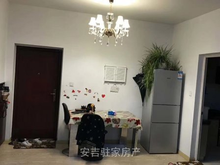 實驗初中旁藍(lán)天花園精裝兩室還帶儲藏室