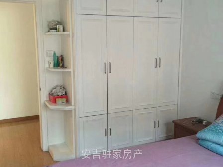 尚城公館3樓130方只賣145萬有車庫有儲(chǔ)藏室哦