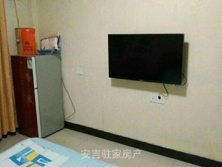 市區(qū)中心紅楓苑單身公寓朝南蠻干凈只要1200