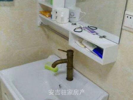 香溪堤岸六加閣三室一衛(wèi)白色裝修拎包入住只賣73萬