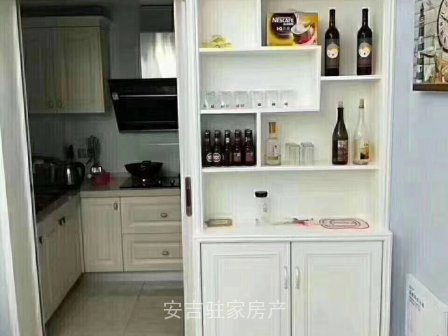 市中心高當小區(qū)精裝2室電梯房領(lǐng)包入住哦只賣103萬