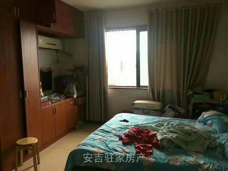 碩城單身公寓四樓精裝42平只賣37萬！