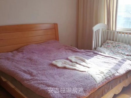 城東小區(qū)大面積精裝房五室三廳兩衛(wèi)還帶車庫儲(chǔ)藏室只賣130萬！