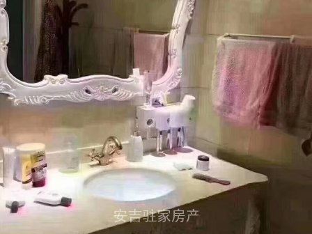 美頌廣場二樓全新婚裝拎包入住只要145萬包過戶哦不要錯過！
