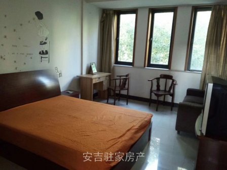 市中心位置新華閣三樓精裝單身公寓不能做飯只要900
