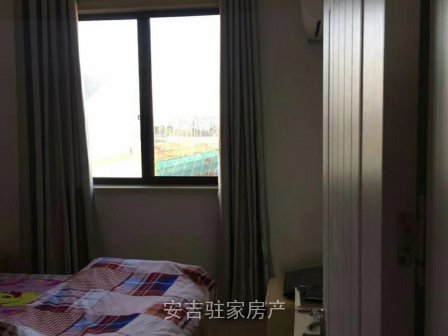 朗里花園五樓三室一衛(wèi)精裝修2500