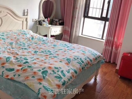 佳源廣場(chǎng)電梯房15樓114平，全部白色精裝修非常干凈，只要100萬(wàn)。