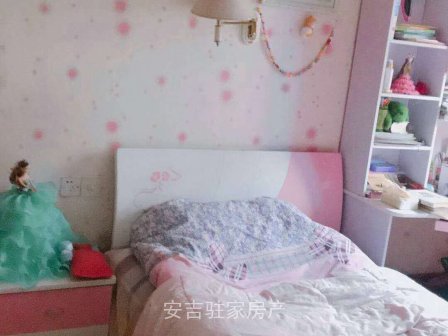 安深花園二樓，小區(qū)房朝南，帶儲(chǔ)精裝，只要89萬(wàn)